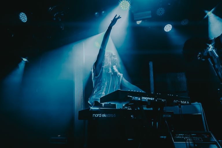 Selve performing live at The Gov in Adelaide 